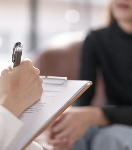 ¿Por qué la terapia presencial sigue siendo irremplazable en 2025?